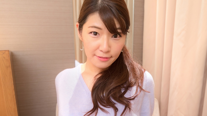 向搭讪男人展示自己迷人身材的妻子
